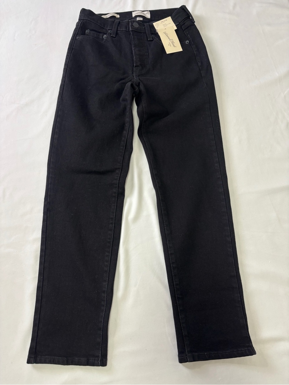 Universal Thread Women’s Black Straight Leg Jeans